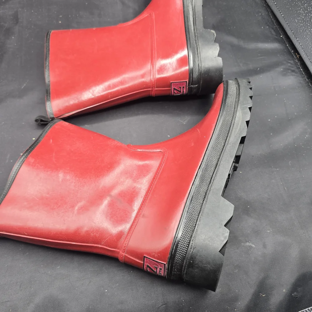 Liz Claiborne stylish red